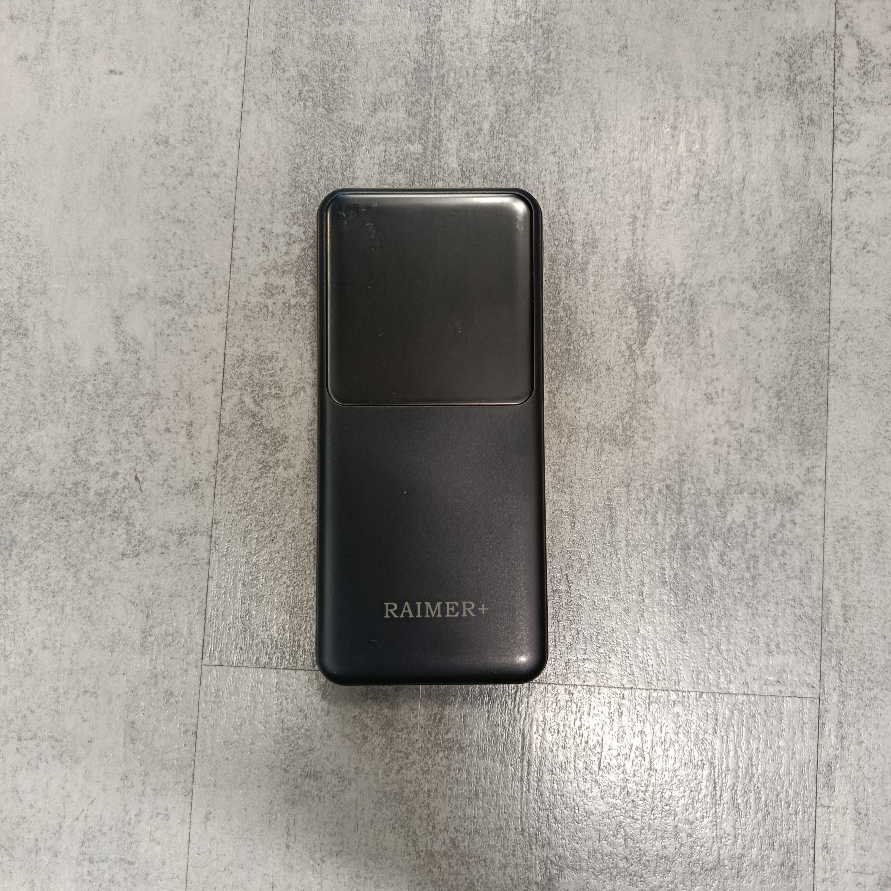 پاوربانک ده هزار Y801 پشت ویترینی